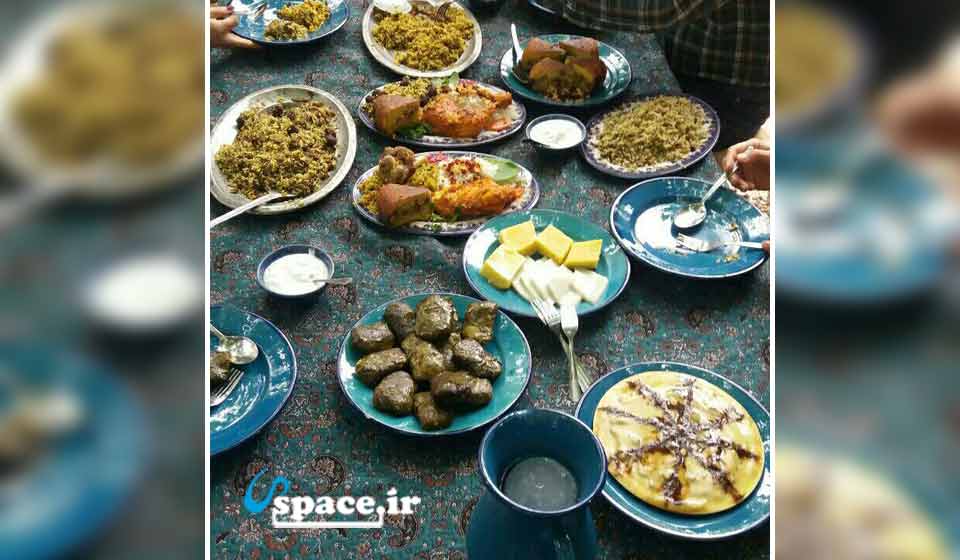 غذای محلی در اقامتگاه بوم گردی اجاق سید کریم-استان فارس- شهرستان پاسارگاد- سعادتشهر