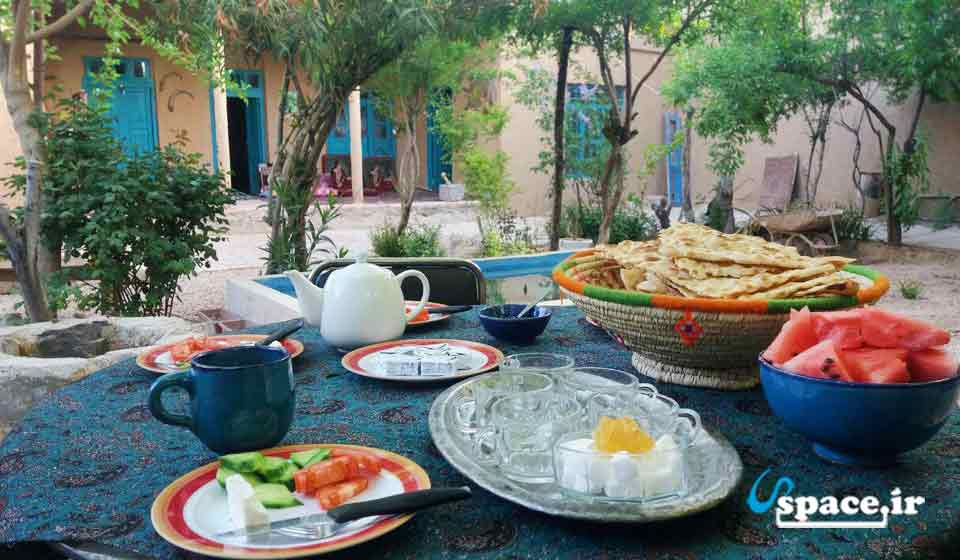 صبحانه در اقامتگاه بوم گردی اجاق سید کریم- فارس- شهرستان پاسارگاد- سعادتشهر