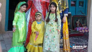 لباس محلی در اقامتگاه بوم گردی اجاق سید کریم- فارس- شهرستان پاسارگاد- سعادتشهر